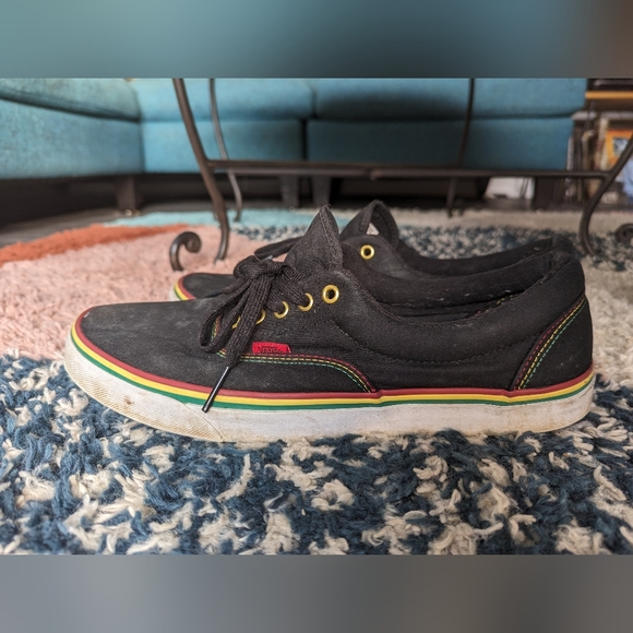 Vans - Picture 1 of 6